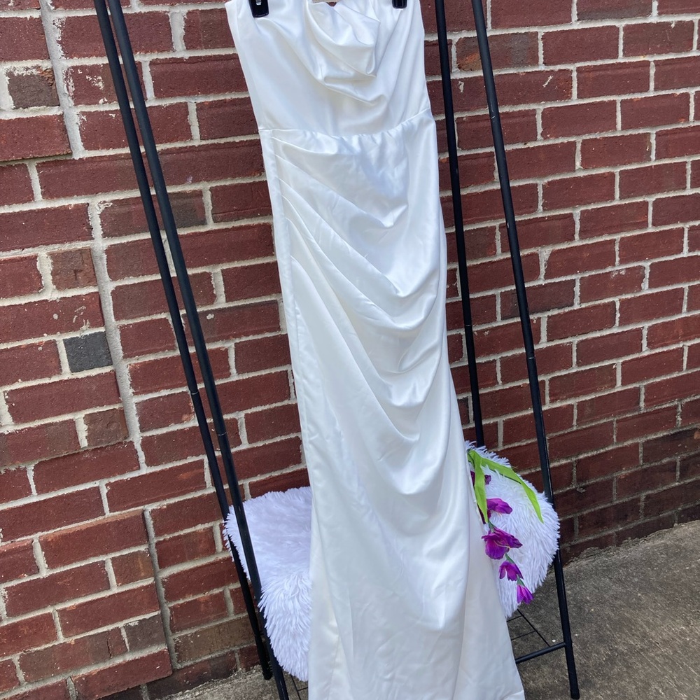 Fashion Nova White Zip-Up Dress Size Medium Sleeveless with Split in Front (EE)